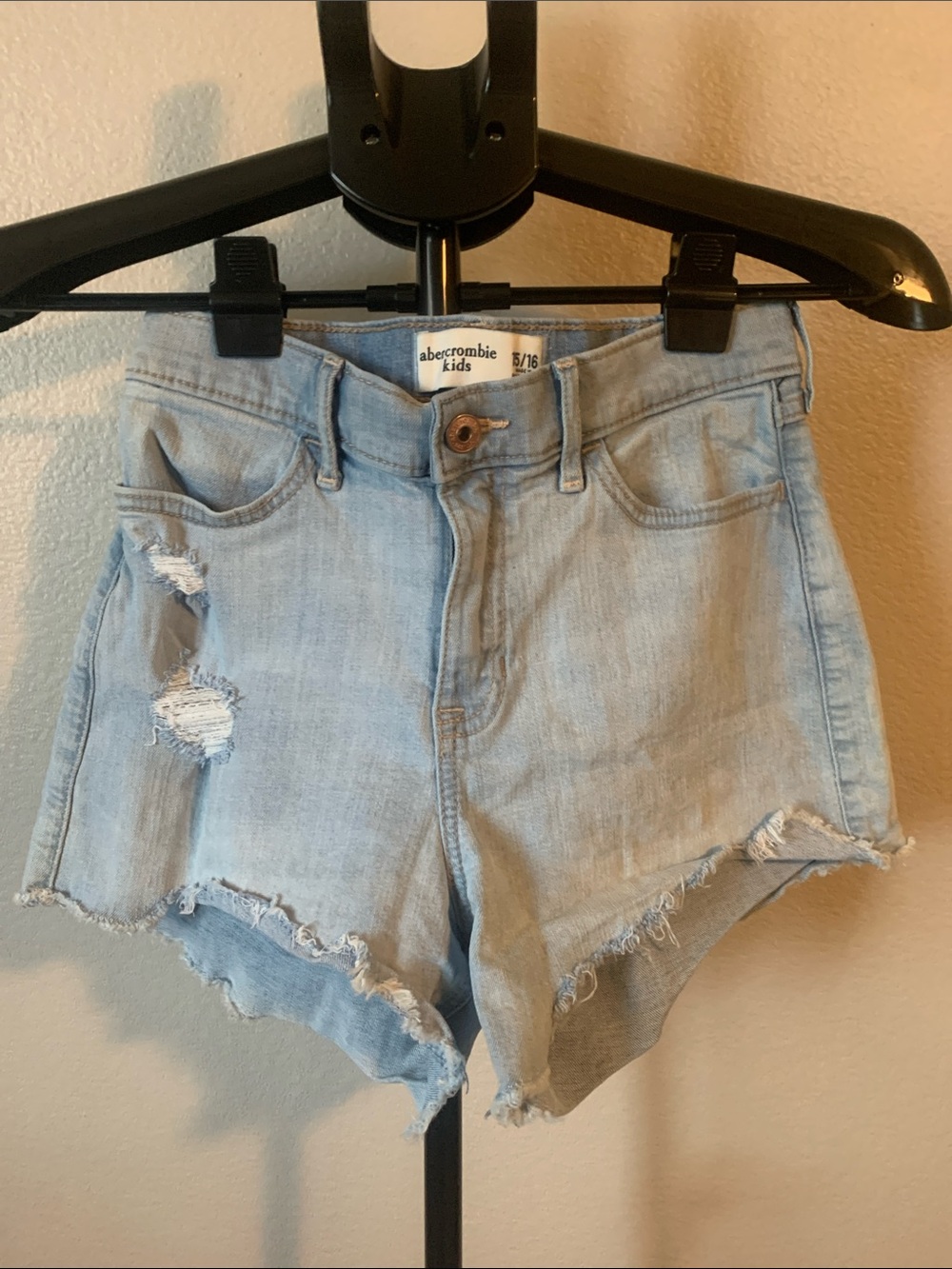 abercrombie kids light wash distressed jean shorts